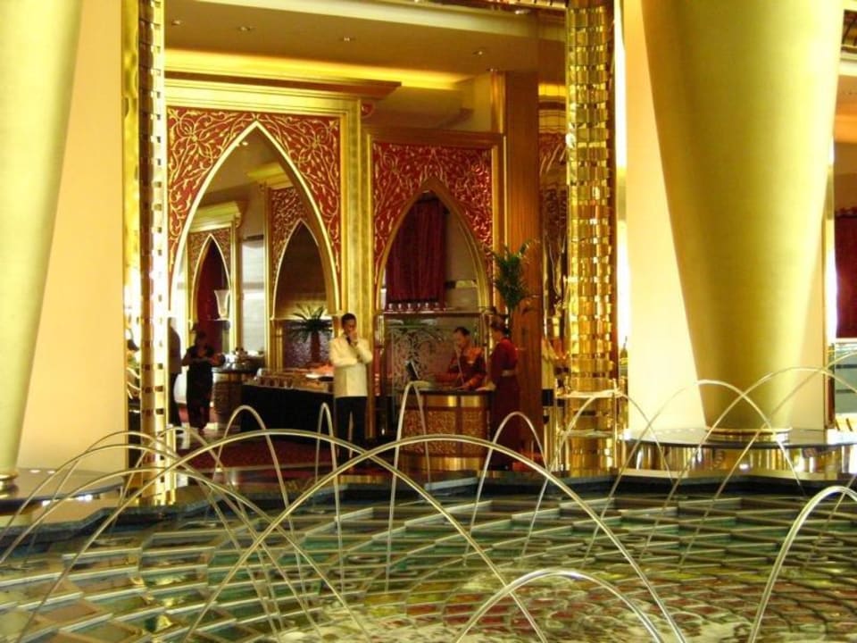 Wasserspiele in der Lobby Burj Al Arab
