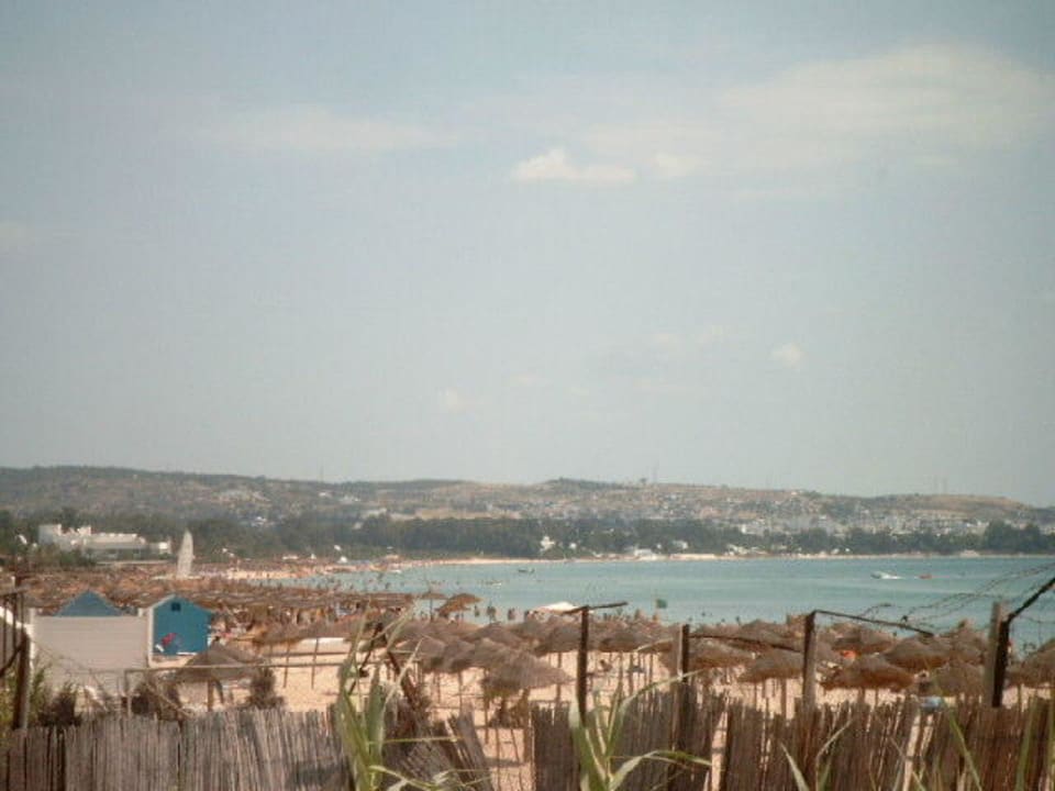 Strandausblick in Richtung Hotelanlagen Hammamet Samira Club