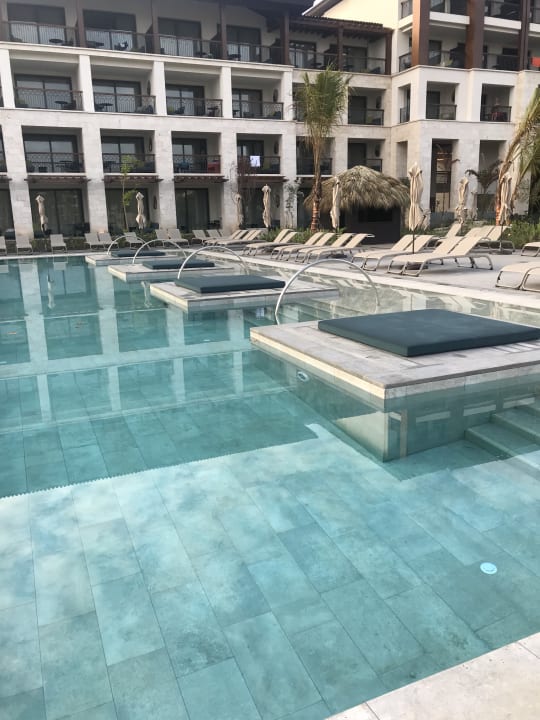 Pool Lopesan Costa Bávaro Resort, Spa & Casino