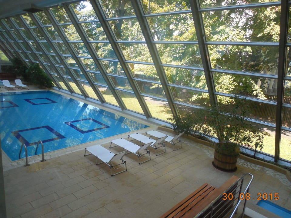 Von außen fotografiert Park Hotel Pelikan