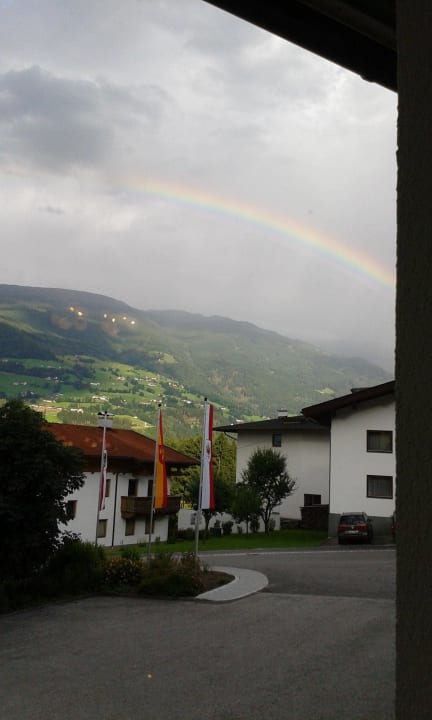 Blick aus dem Restaurant mit allerlei Vielfalt Platzlhof - Mein Hotel im Zillertal