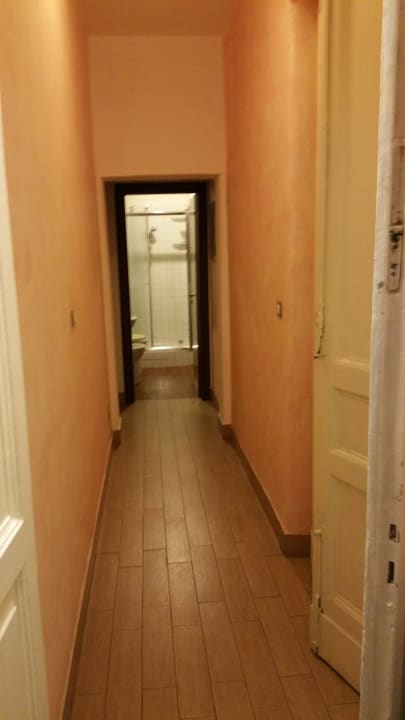 Flur zum eigenen Bad B&B Catania City Center