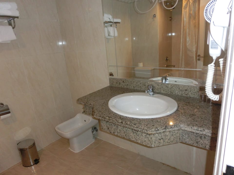 Unser tolles großes Bad Three Corners Happy Life Beach Resort