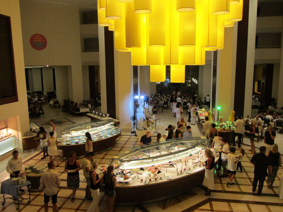 Galaabend "Schwarz und Weiß" Arum Barut Collection