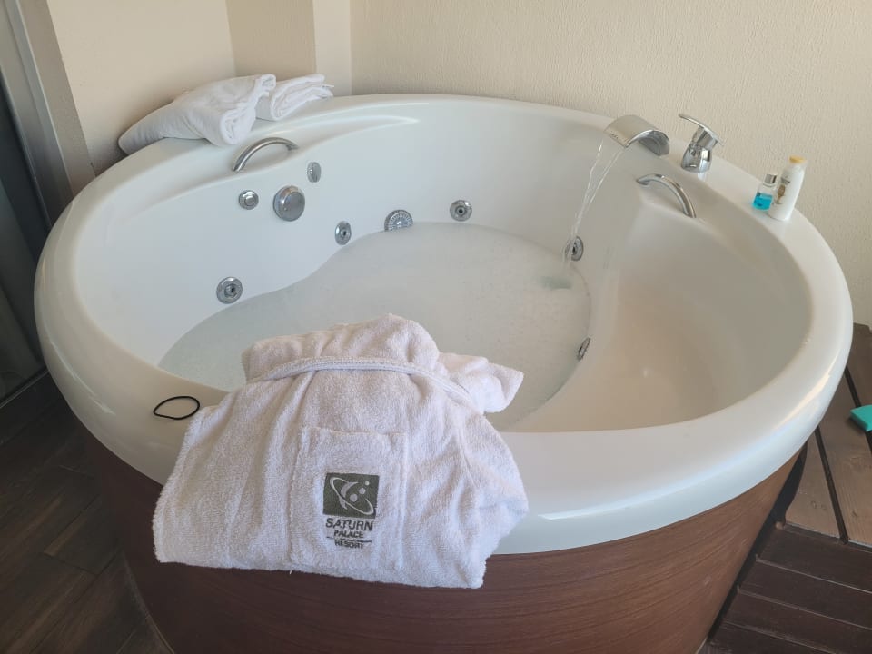 Zimmer Saturn Palace Resort Hotel