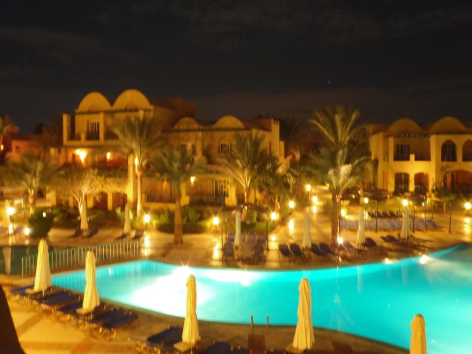 Pool bei Nacht Jaz Makadina
