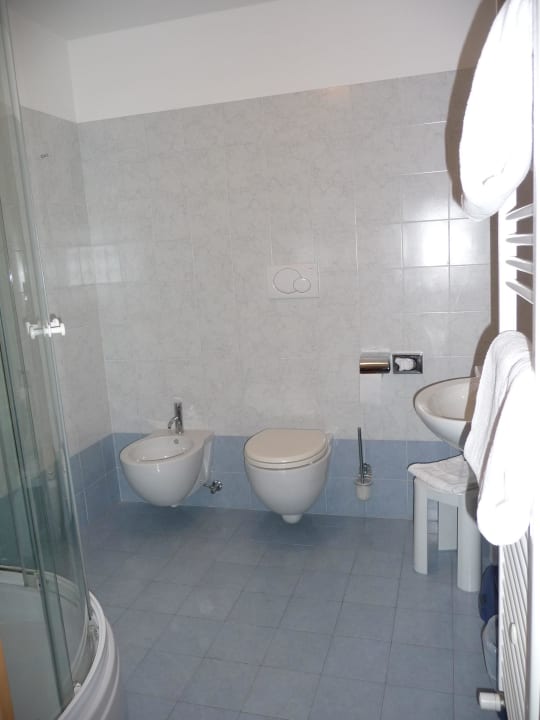 Blick ins Badezimmer AktivHotel SantaLucia