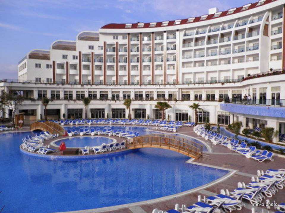 Blick über die Poolanlage Side Prenses Resort & Spa