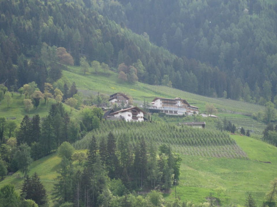 Blick auf das Hotel (vom Tal aus) Hotel Panorama