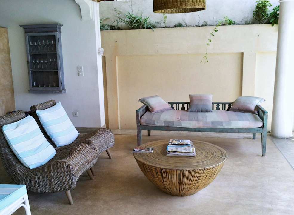 Lounge-Bereich im vorderen Teil des Wohnraums Villa Sisindu C