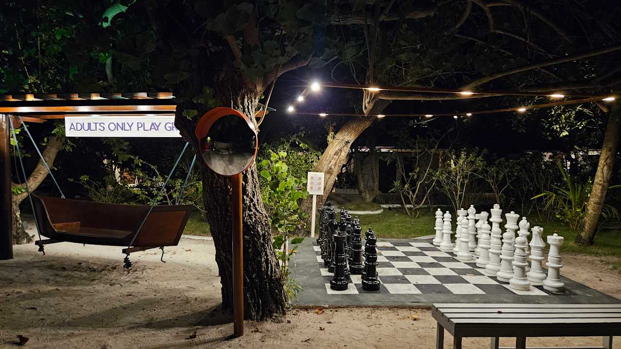 Gartenanlage Centara Ras Fushi Resort & Spa Maldives