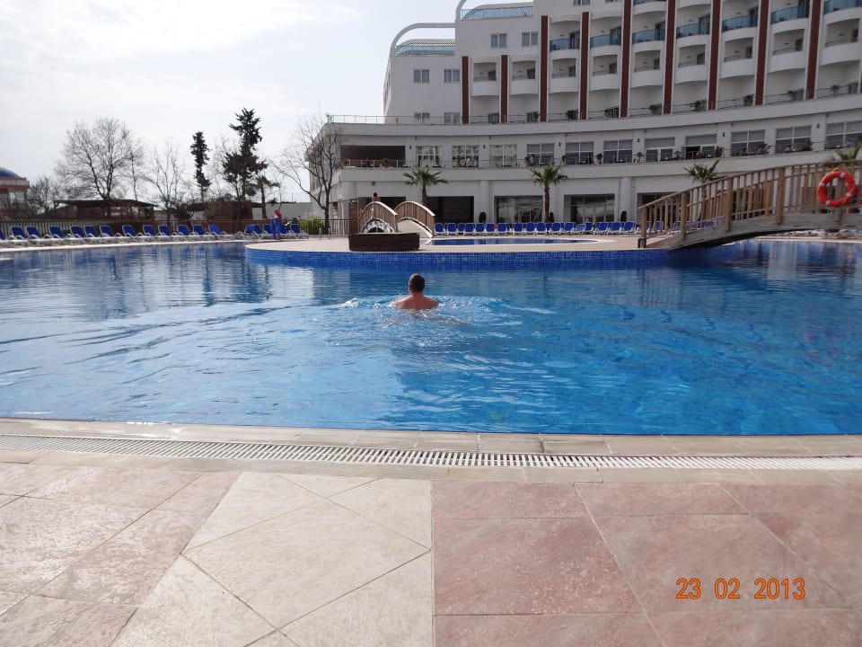 Pool Side Prenses Resort & Spa