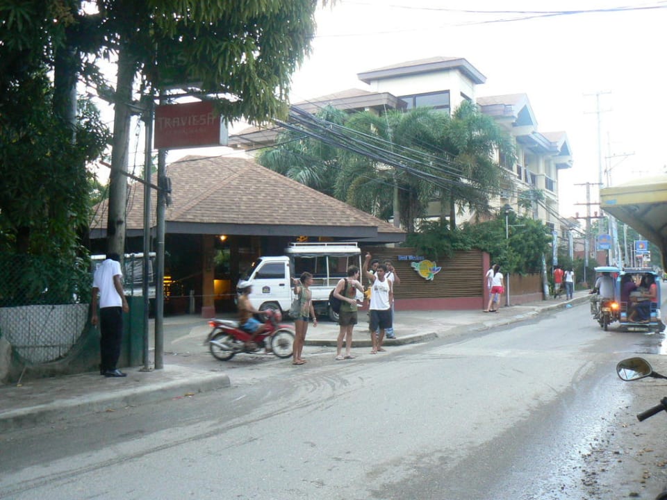 Hoteleingang Boracay Tropics Resort Hotel