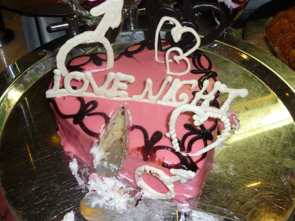 Nachtisch Saturn Palace Resort Hotel