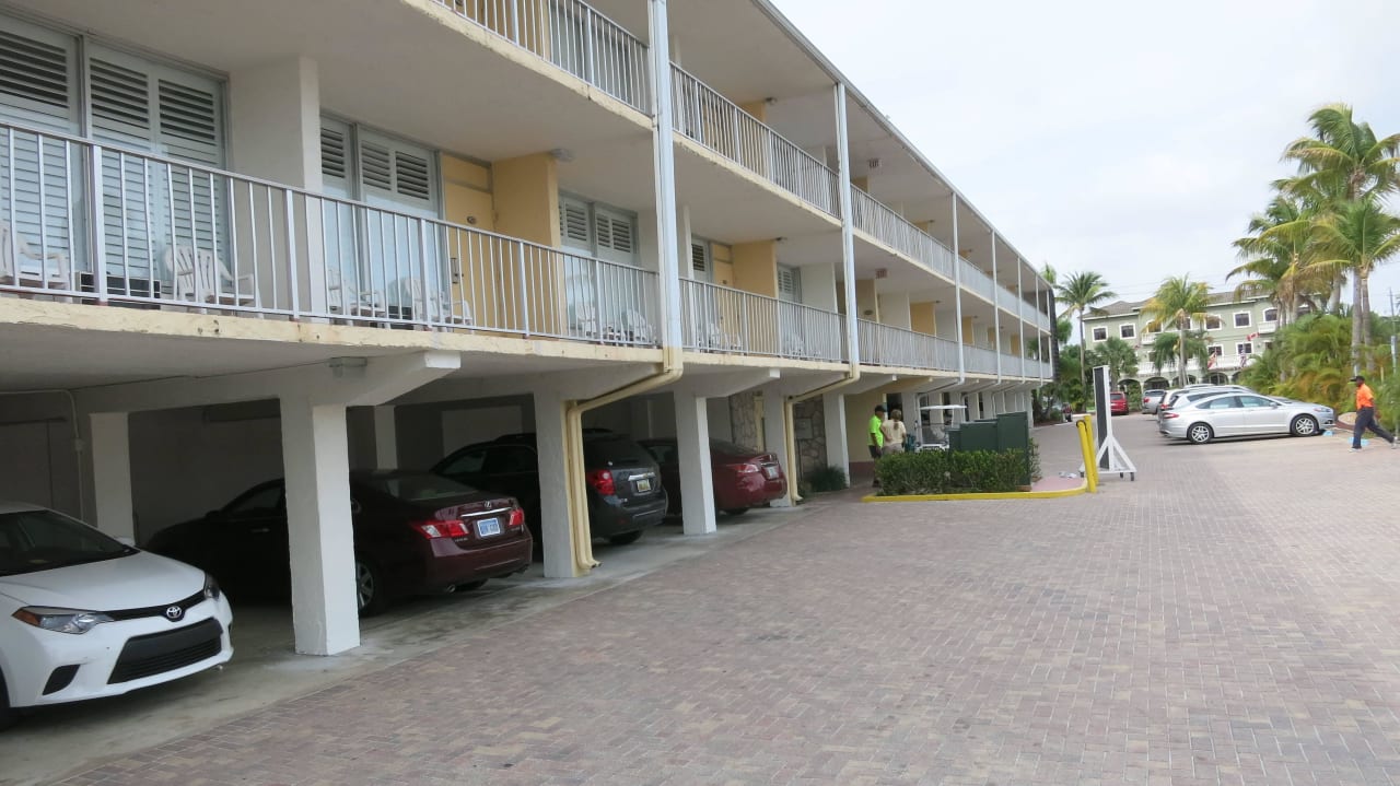 Innenhof mit Zimmer Hotel Outrigger Beach Resort