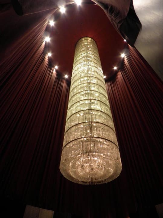 Люстра в Холле Отеля Hotel Mandarin Oriental Singapore