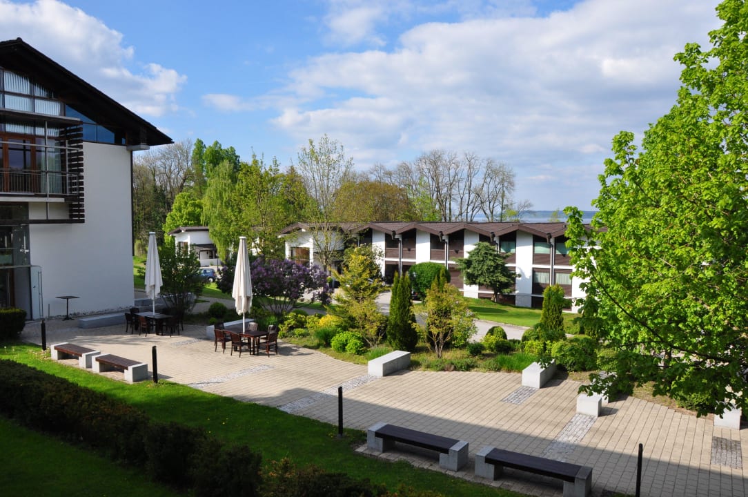 Blick auf einzelne Gebäude Marina Hotel