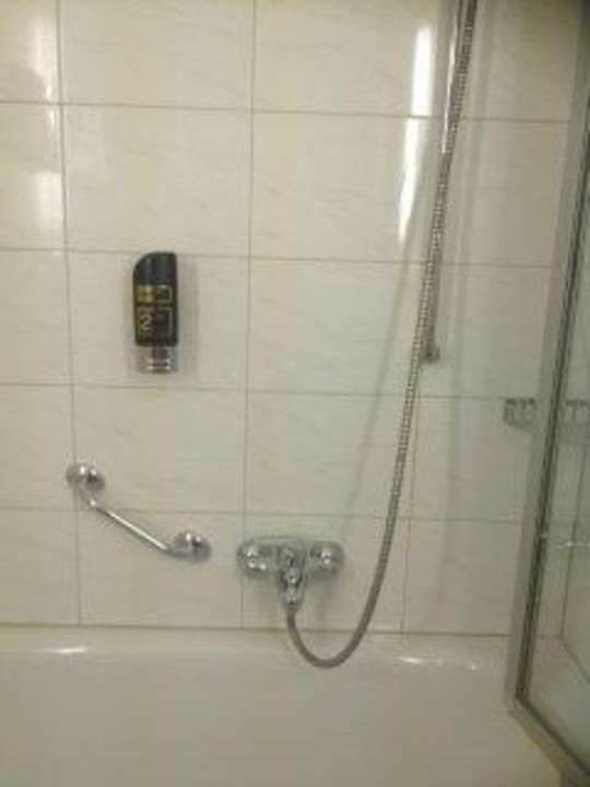 Duschmöglichkeit mit klappbarer Scheibe Hotel Schützenhof an der Siegbrücke