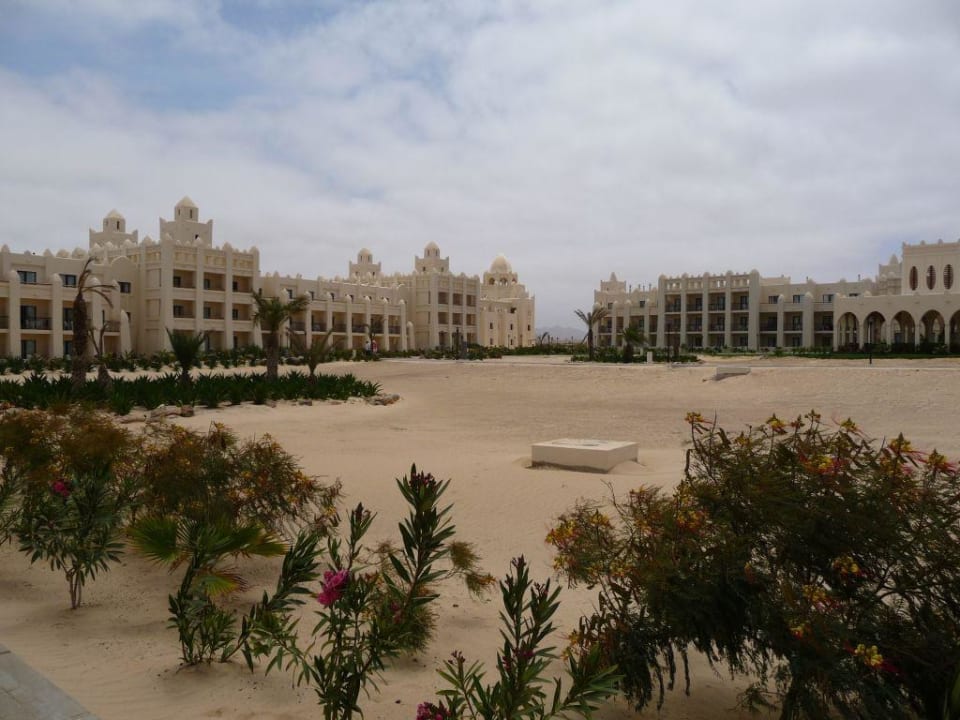 "Zimmerhaus" links Hotel Riu Karamboa
