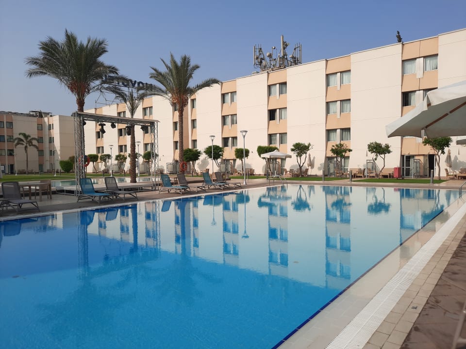 Pool Novotel Cairo Airport