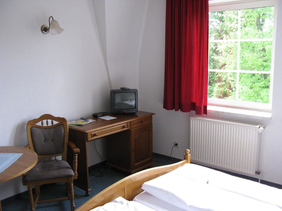 Blick auf den Schreibtisch Hotel ElbRivera Alt Prester