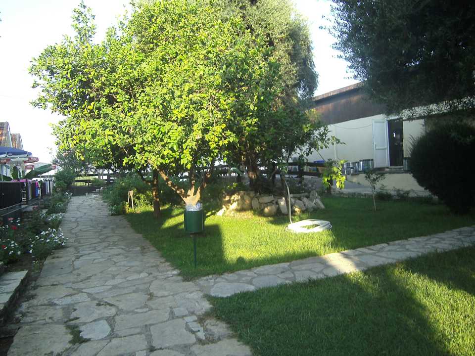 Die gepflegte Gartenanlage Clover Magic Nova Beach