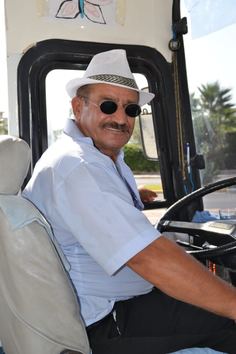 Unser Strandbusfahrer Vedat Hane Family Resort