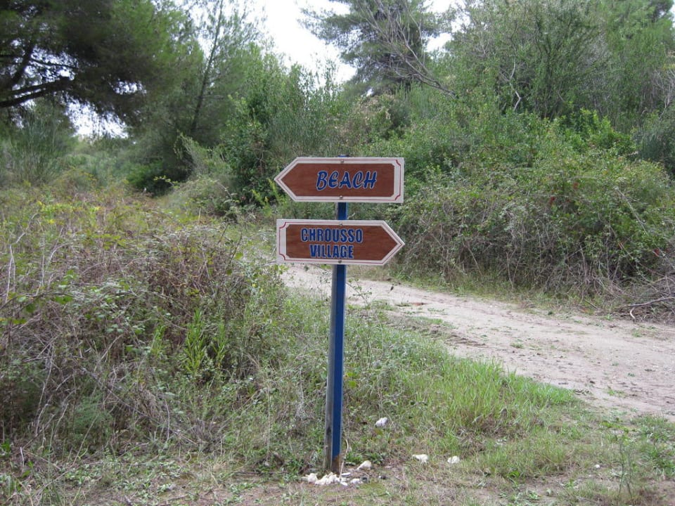 Weg zum Strand Hotel Chrousso Village