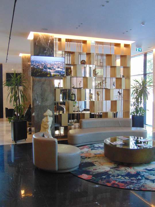 Lobby Hotel Elisa Tirana, Affiliated by Meliá