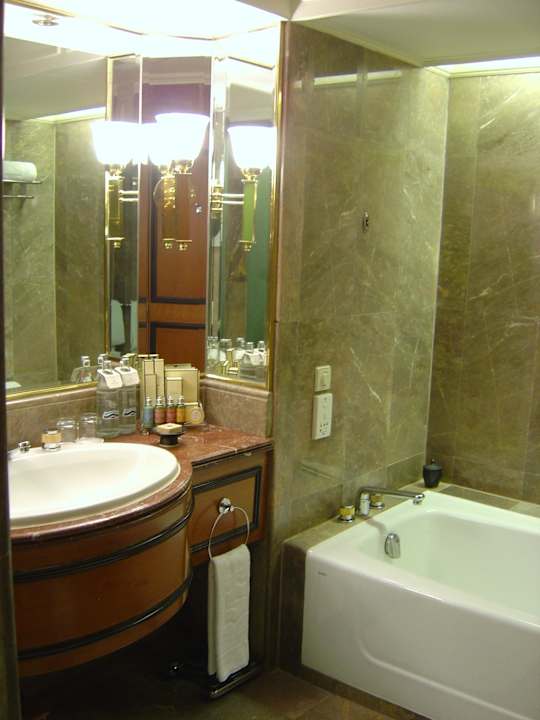 Bad Shangri-La Hotel, Bangkok