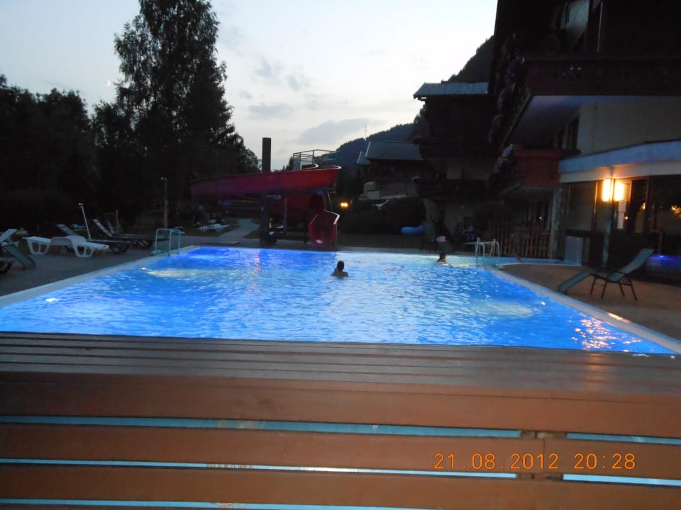 Pool bei Nacht Hotel Bellevue am See