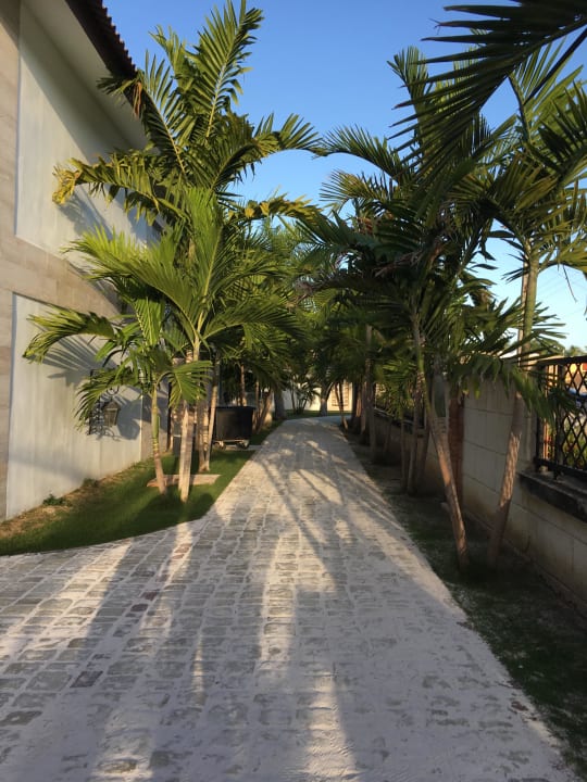 Weg durch die Anlage Villas Bavaro Resort & Spa
