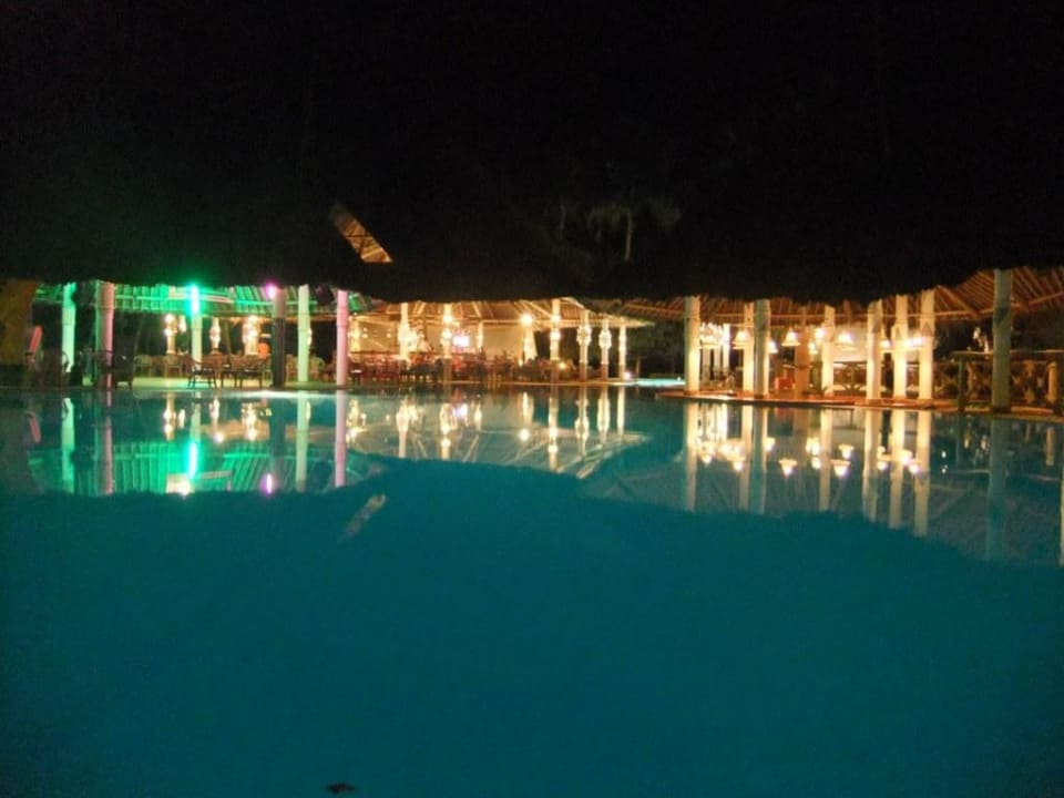 Bar am Abend Neptune Village Beach Resort & Spa