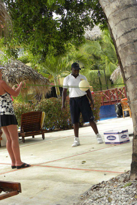 Animation am Pool Wyndham Alltra Punta Cana