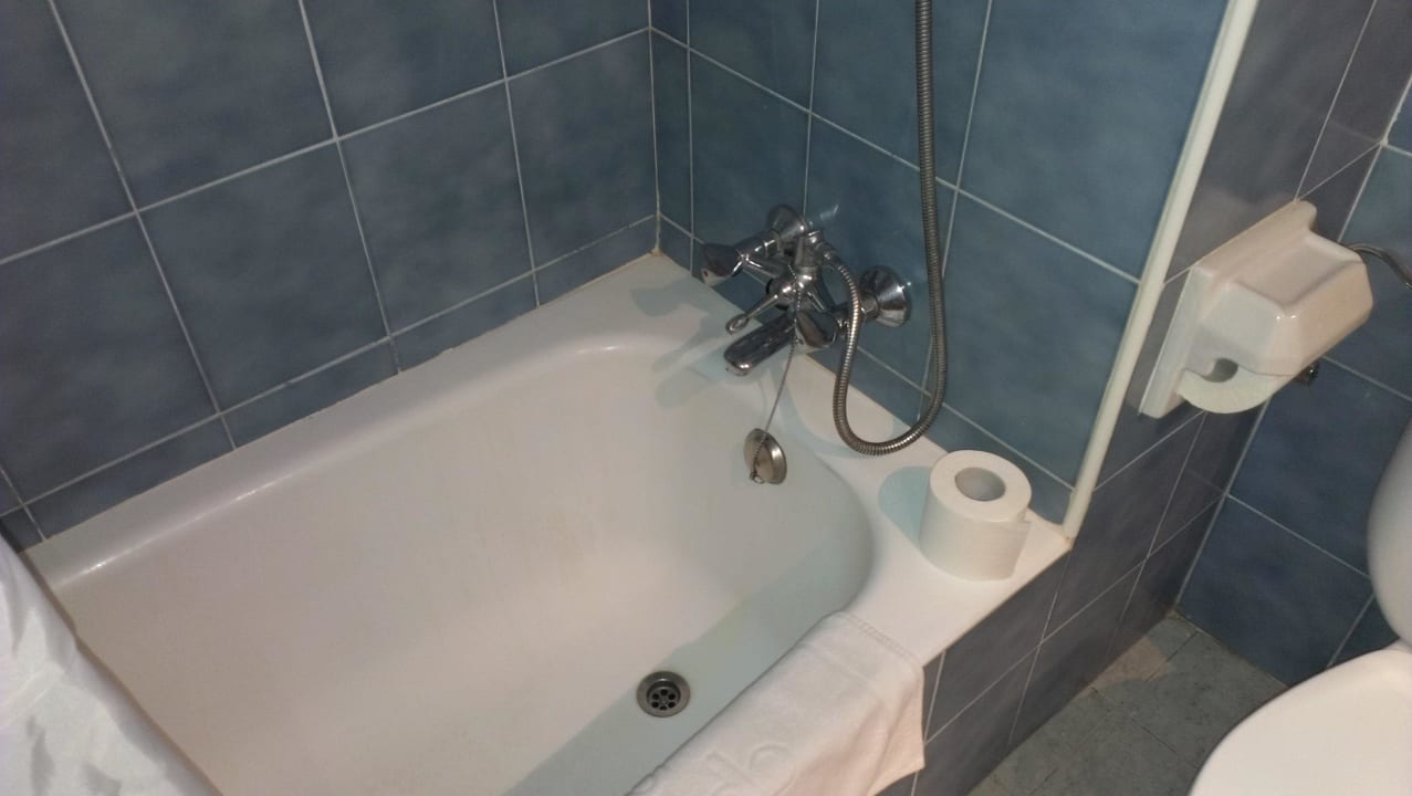 Alte Badewanne mit Rückständen einer Noppenmappe! Hotel Coronado Thalasso & Spa