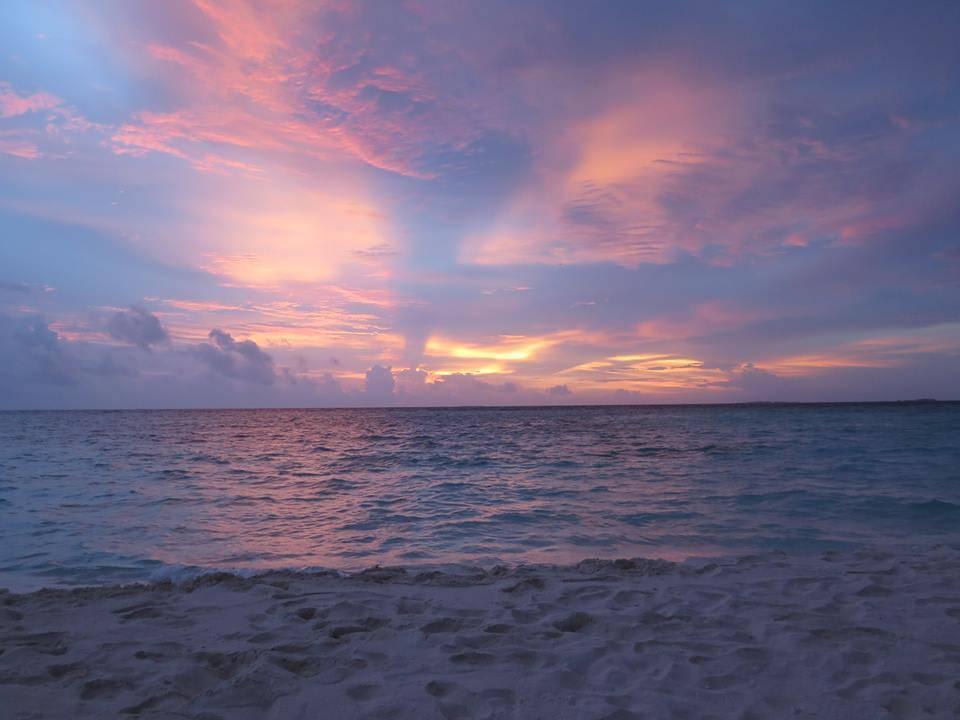Traumhafter Sonnenuntergang Embudu Village