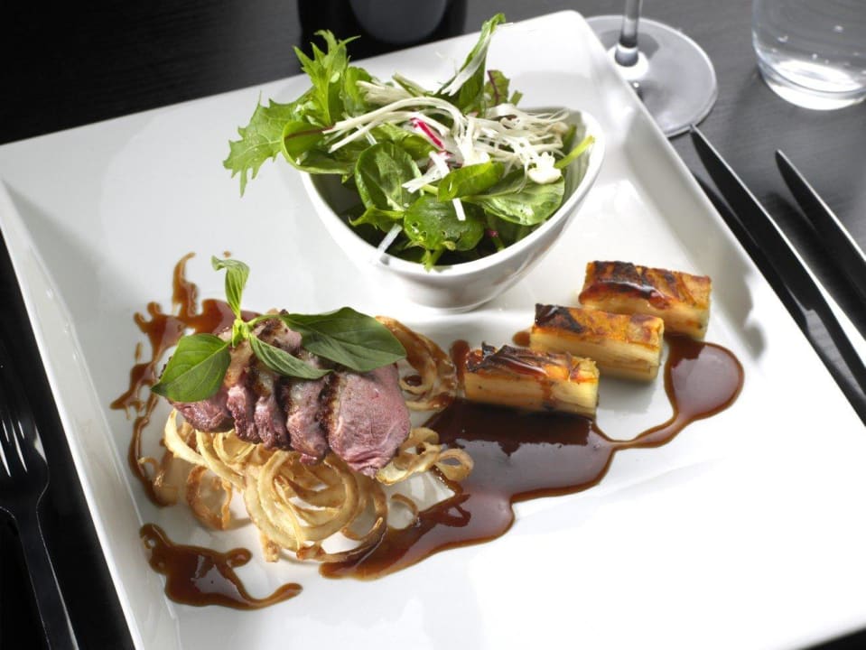 Top Floor Restaurant Quality Hotel 33