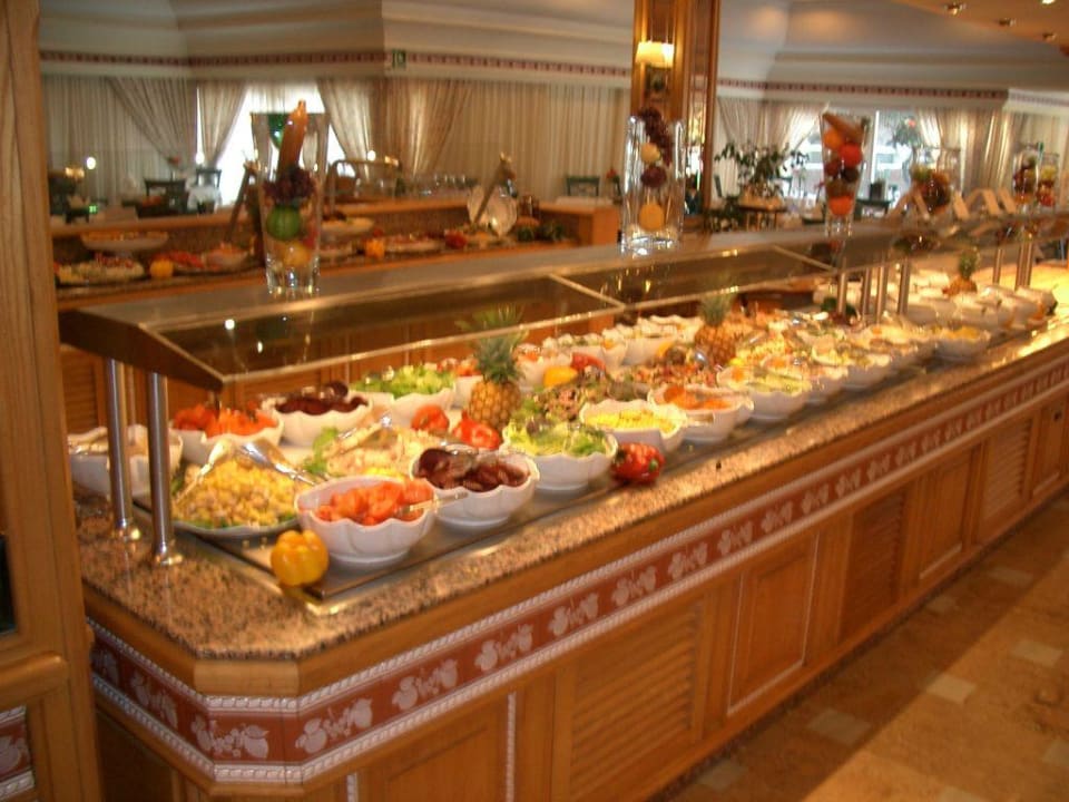 Ein kleiner Teil des üppigen Salatbuffets...! Hotel Riu Palace Oasis
