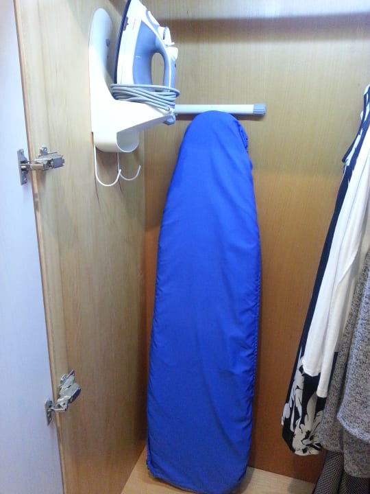 Bügelbrett und Bügeleisen Old Palace Resort Sahl Hasheesh