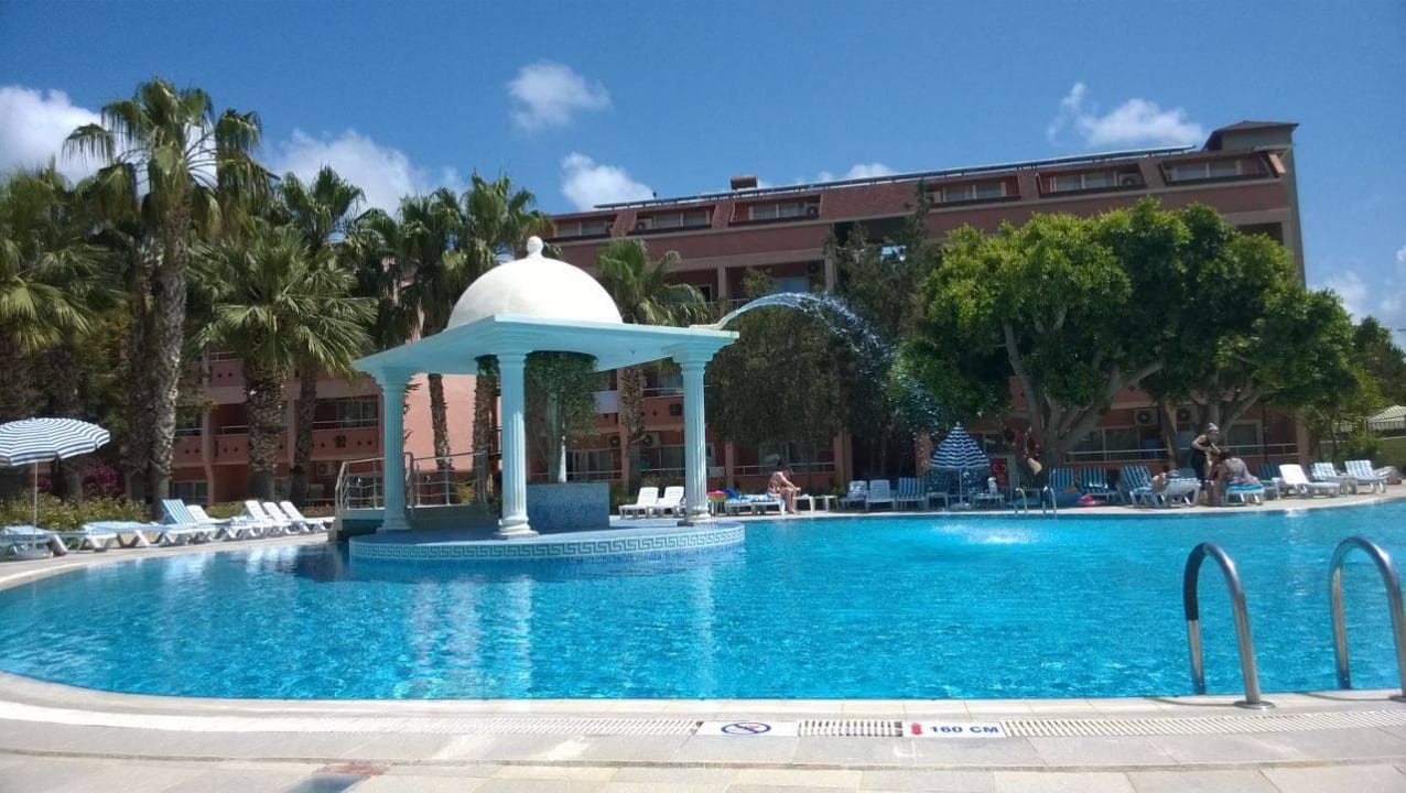 Pool sehr ruhig F Block Lonicera Resort & Spa Hotel