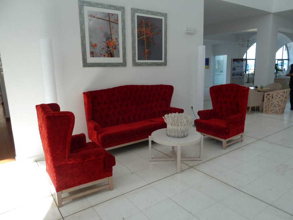 Schöne Möbel in der Lobby TUI BLUE Oceanis Beach and Spa Resort