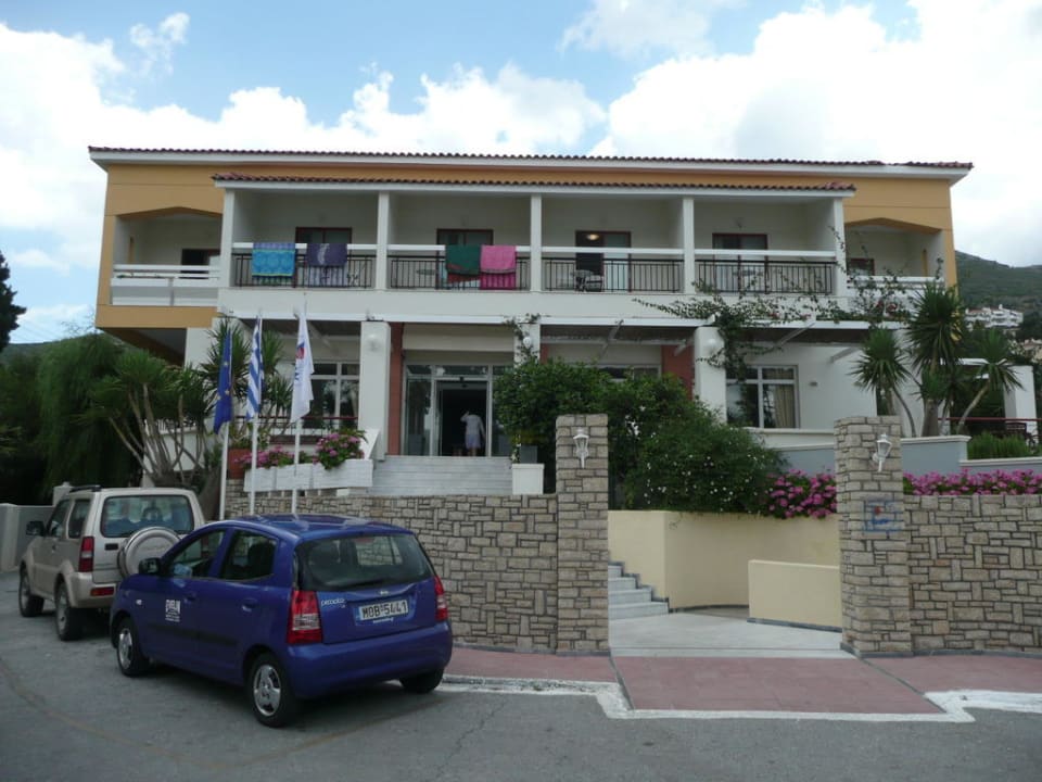 Das Hotel von der Eingangsseite Samian Blue Seaside Hotel