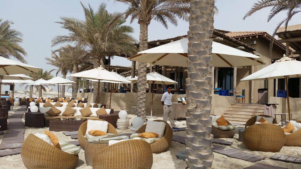 Strandbar  The St. Regis Saadiyat Island Resort, Abu Dhabi