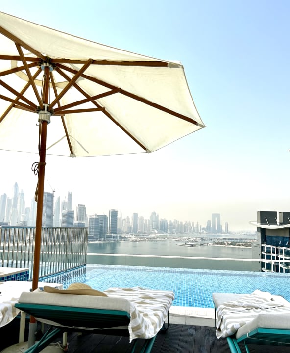 Pool NH Collection Dubai The Palm