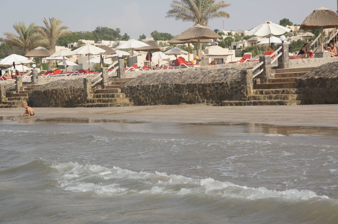 Hoteleigener Strand The Cove Rotana Resort