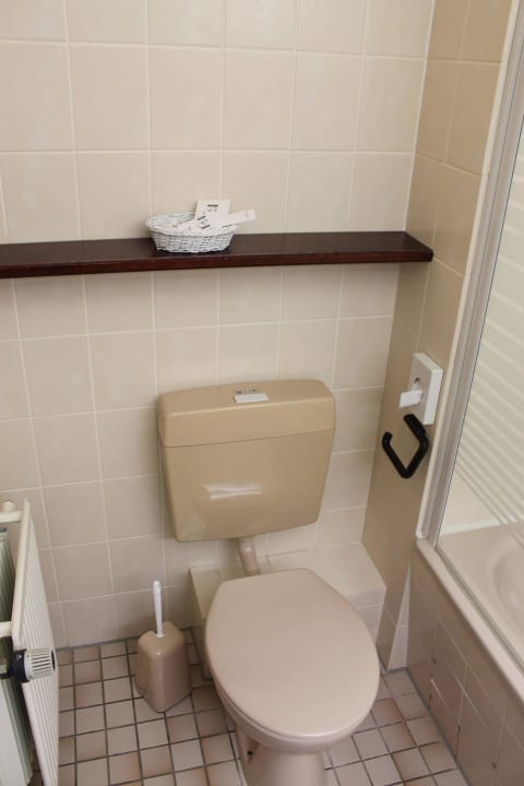 Altmodisches Badezimmer 2 Göbel's Seehotel Diemelsee