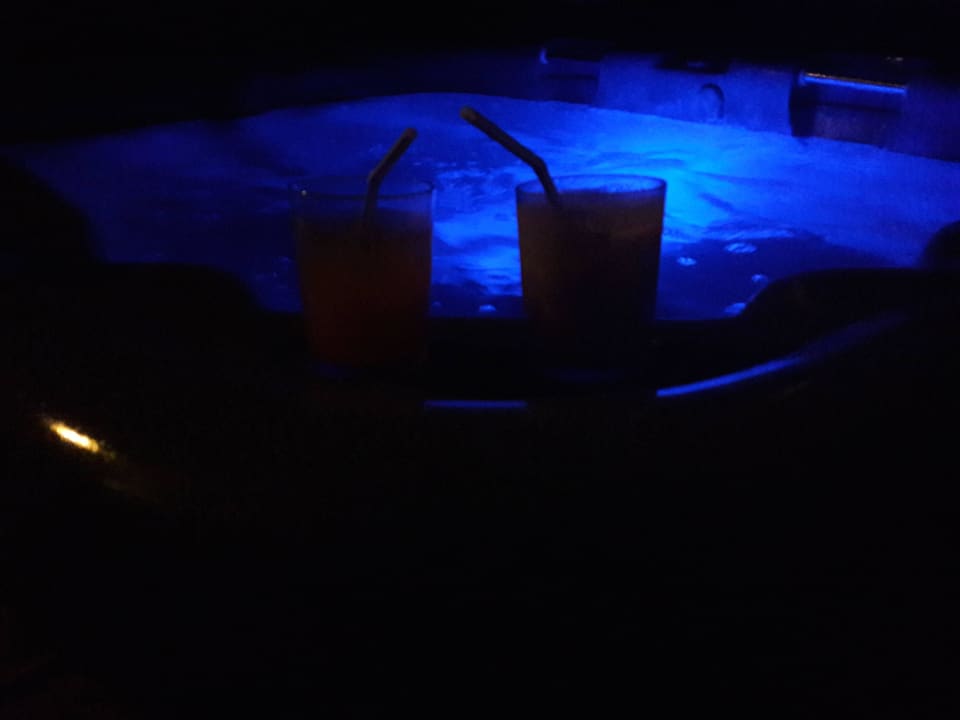 Jacuzzi Veligandu Maldives Resort Island