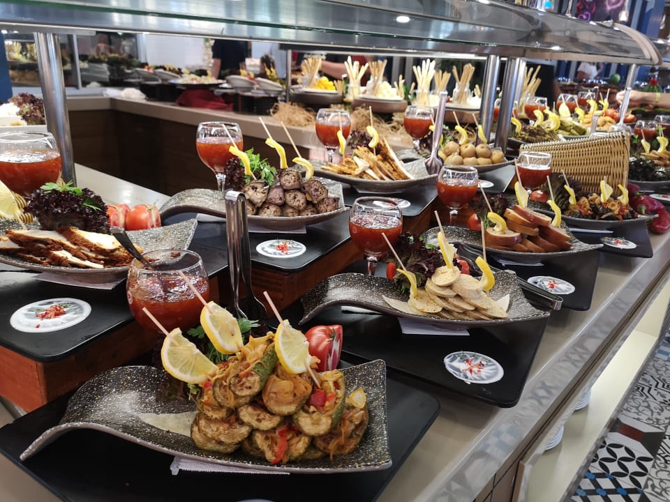 Gastro Saturn Palace Resort Hotel