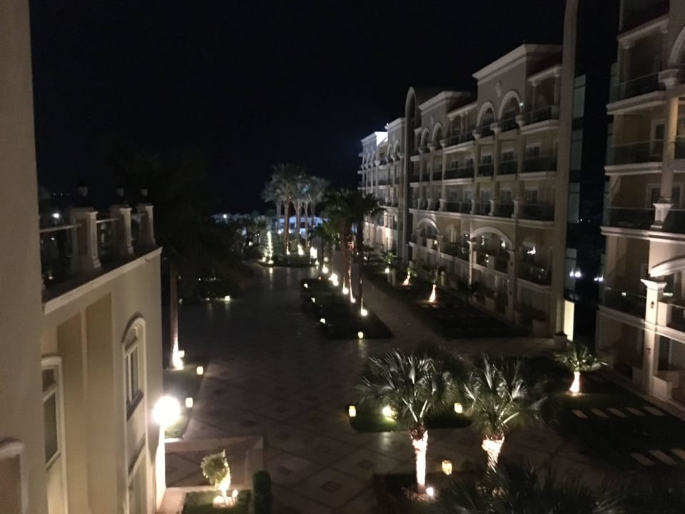 Blick vom Balkon bei Nacht Premier Le Reve Hotel & Spa