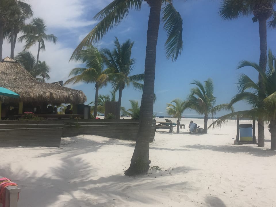 Strand Hotel Outrigger Beach Resort